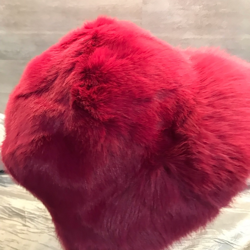 Luxurious Pink Faux Fur Hat - Picture 10 of 10
